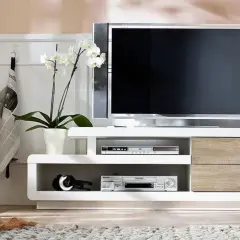 Telewizor w salonie: Jak ustawić go idealnie dla wzroku i stylu?