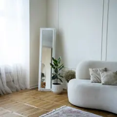 Co postawić w kącie w salonie? 15+ pomysłów na stylowy róg!