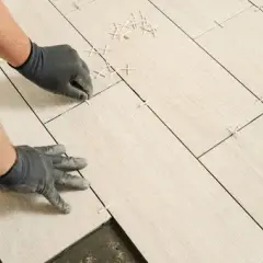 Jak układać płytki 60x60 na podłodze? Poradnik krok po kroku