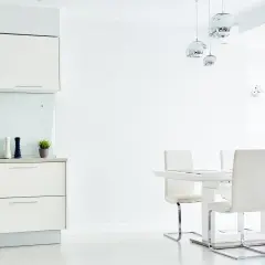 Jak czyścić białe matowe meble? Sprawdzone i bezpieczne metody