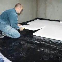 Jaki styropian na podłogę pod wylewkę? Wybierz mądrze i oszczędzaj!
