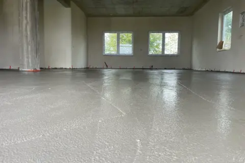 Ile kosztuje posadzka betonowa? Uniknij ukrytych kosztów!