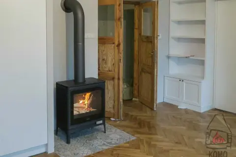 Podłoże pod kominek wolnostojący: bezpieczeństwo i styl w jednym?
