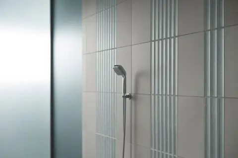 Prysznic bez fug? 5 nowoczesnych alternatyw dla płytek!