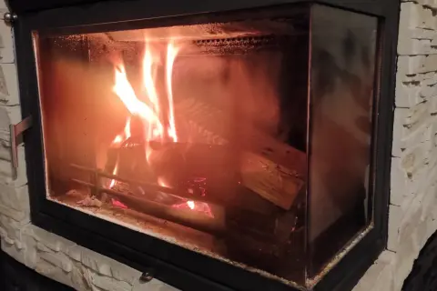 Kominek czy koza? Porównaj wady, zalety, koszty i wybierz!