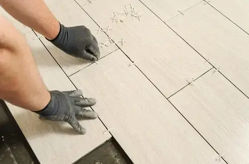 Jak układać płytki 60x60 na podłodze? Poradnik krok po kroku