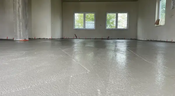 Ile kosztuje posadzka betonowa? Uniknij ukrytych kosztów!