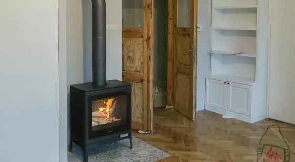 Podłoże pod kominek wolnostojący: bezpieczeństwo i styl w jednym?