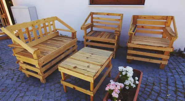 Jak zrobić meble ogrodowe? DIY krok po kroku i tanie materiały