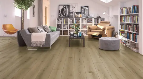 Podłogi laminowane czy winylowe? Wybierz idealną dla siebie!