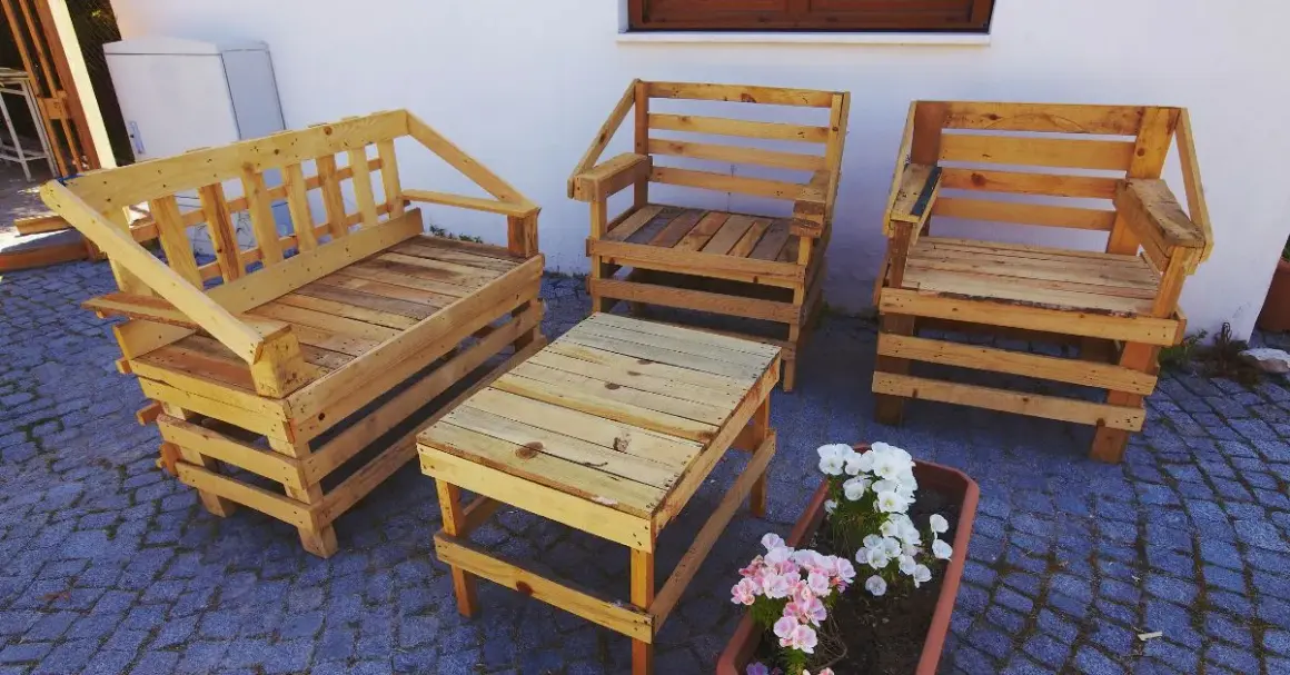 Jak zrobić meble ogrodowe? DIY krok po kroku i tanie materiały
