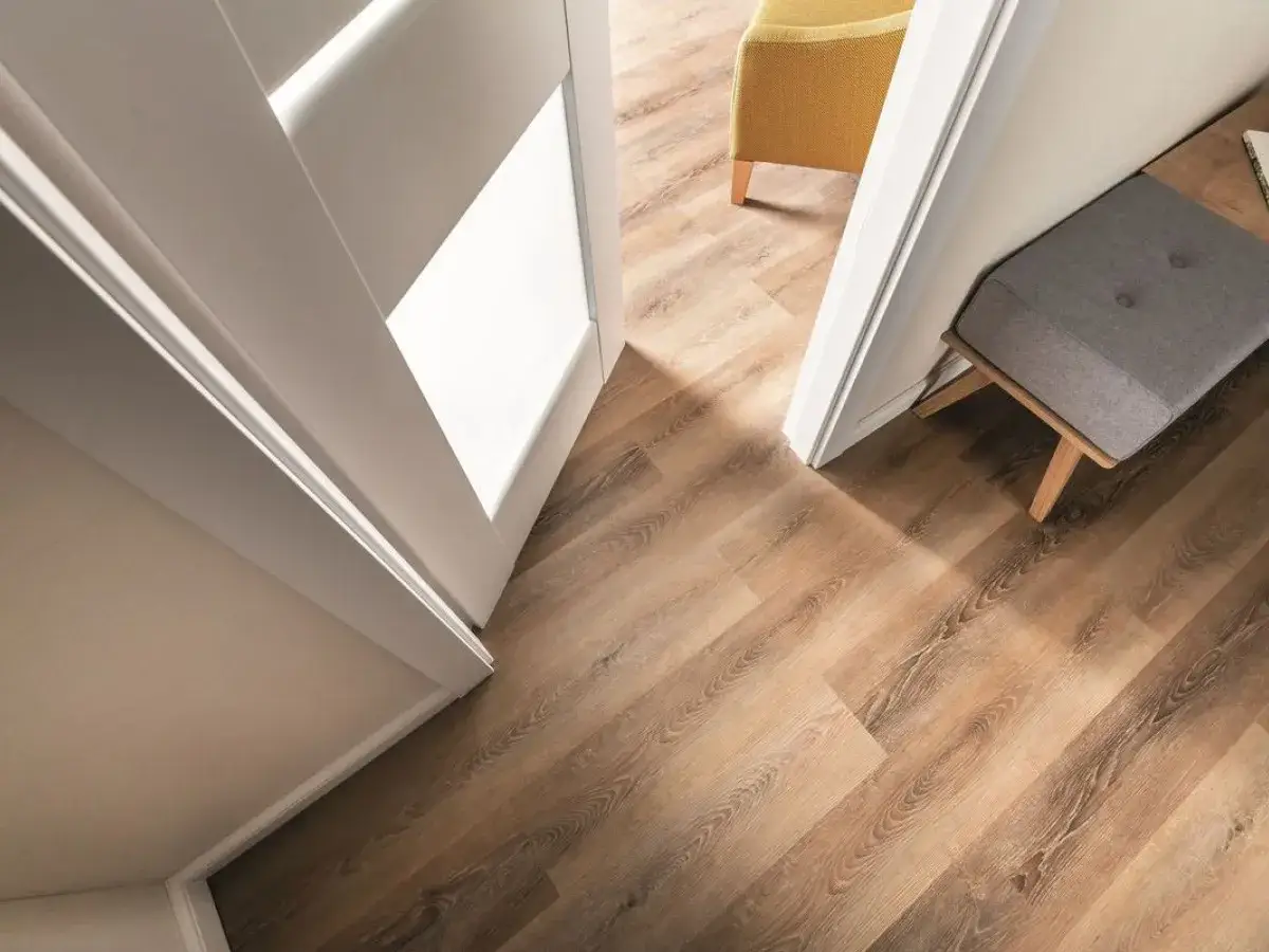 porównanie paneli podłogowych laminowanych winylowych drewnianych